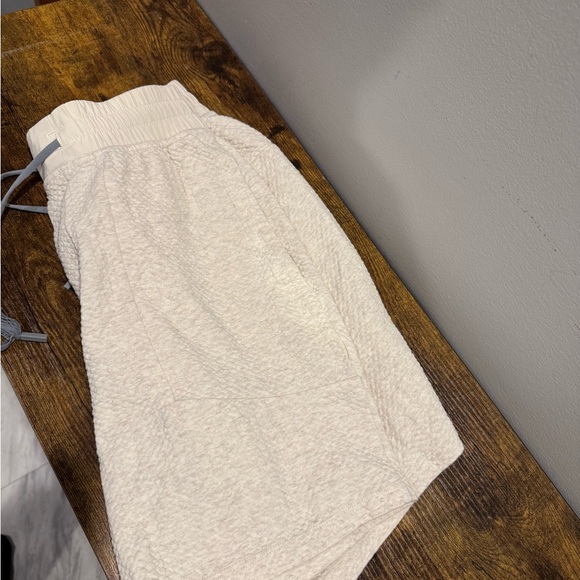 Lululemon At Ease Shorts 7” Mens size M Used RARE - Picture 3 of 5